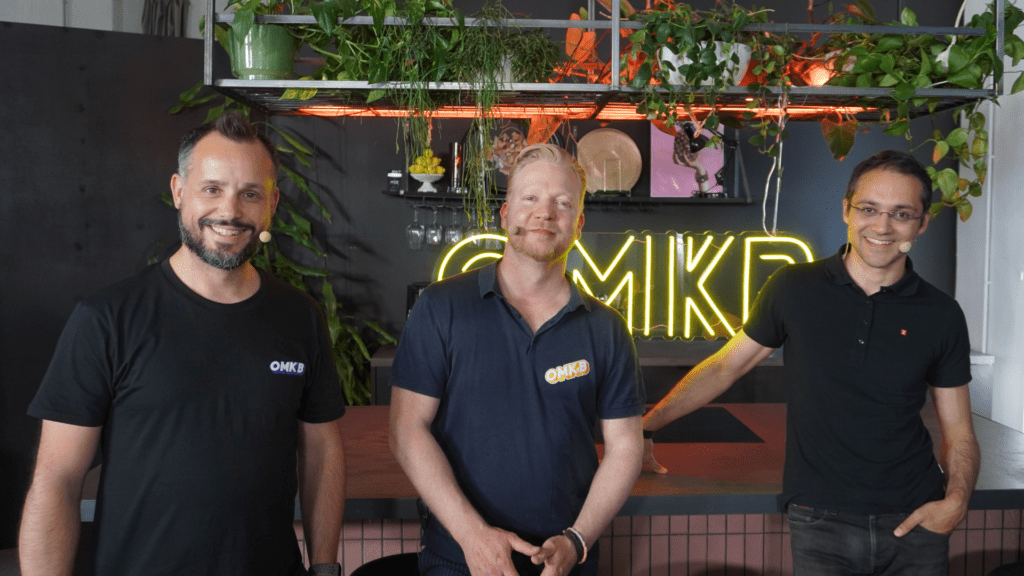 Norman Nielsen mit den OMKB-Hosts Mario Rose und Schahab Hosseiny