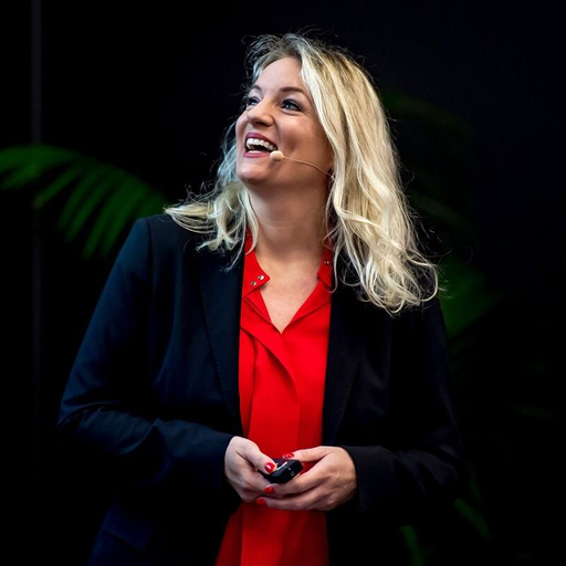 KI-Schulung - KI-Mindset - Keynote- Speaker - Rednerin - TV-Expertin Martina Peu
